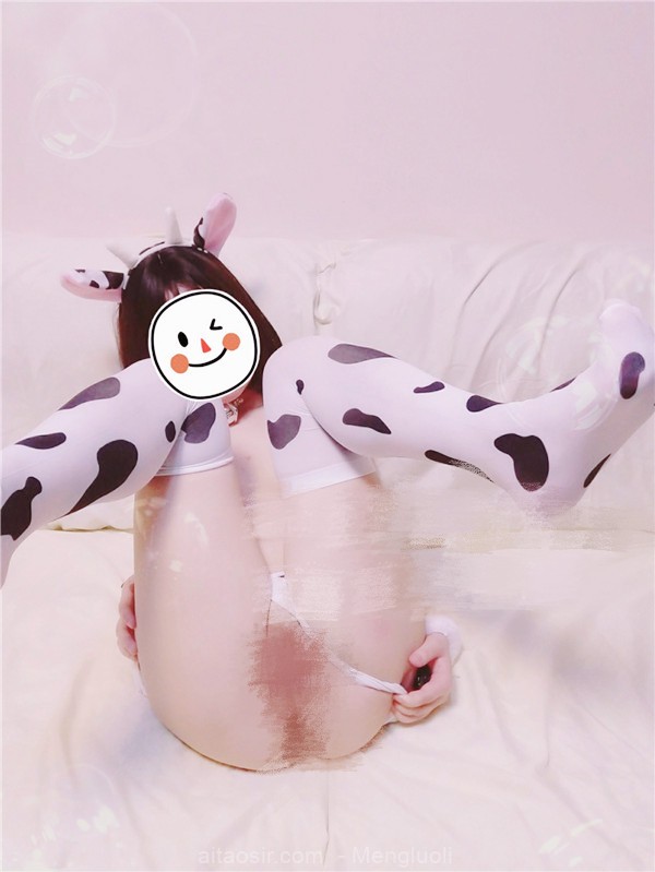 【強烈推薦】推特@微博美乳軟妹子@123變小豬豬之188元作品：情趣小奶牛内衣誘惑道具ZW（46P/1V/160MB） COSPLAY-第6張