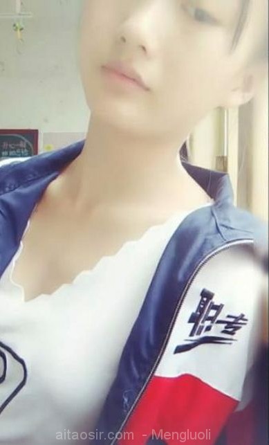某職業院校98年大專小虎牙白嫩美女放學後在教室和廁所玩直播（1V-293MB） 三次元-第1張