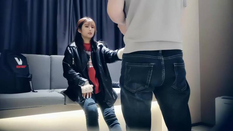 AI高清2k 舌吻口交近距离特写摸逼侧入后入猛操 1v【1.27G】