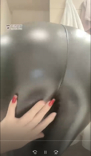 皮裤美臀红绿灯鹿鹿大人 1v 【207M】