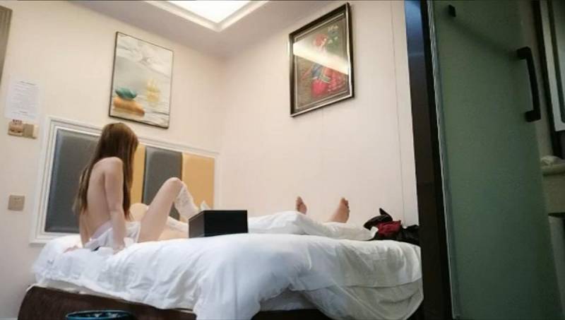 2021.8.11[莱昂纳多探花]苗条漂亮小姐姐[1V 328M][百度盘]