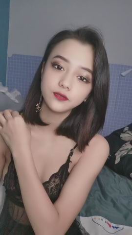 清纯卡哇伊18萝莉嫩妹吊带透视装黑丝蝴蝶粉穴快来操我 图 04