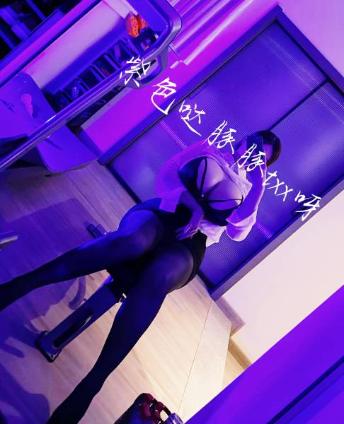 童小芯（紫色哒豚豚）9套写真+朋友圈视频图744m