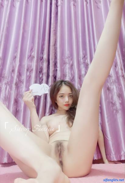 颜值女神揉奶玩穴 同框撒尿舔脚掰穴  完美露脸【33p1v 444m】