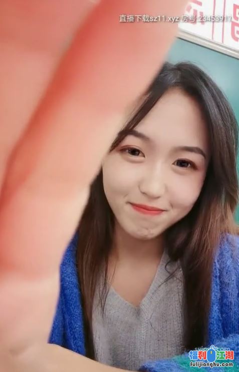 极品大学校花【身高176小学妹】，大长腿学姐 课堂上脱裤子露奶，紧张刺激差点被发现，回宿舍拉上蚊帐露出一线天鲍鱼和粉嫩咪咪