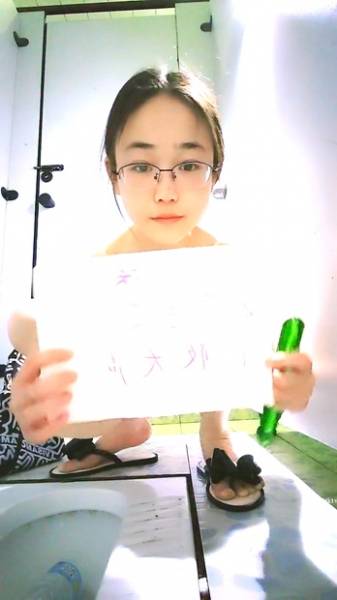 【熙平平】小合集学校厕所家里紫薇骨感平胸【8V+5.7GB】