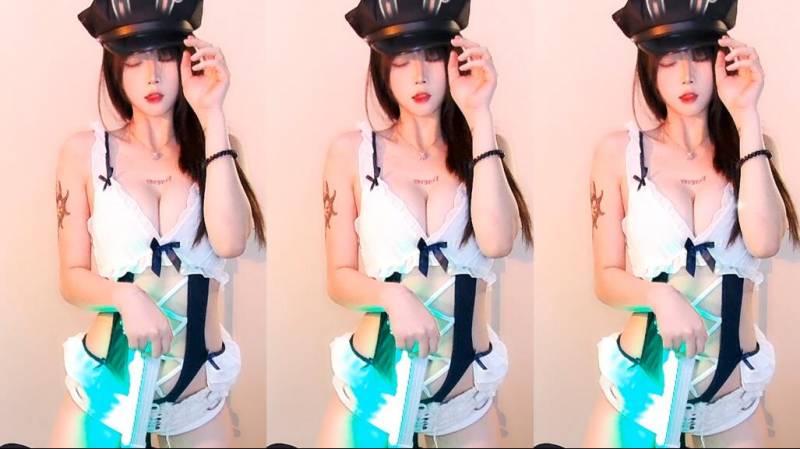 CC丨樱奈 土豪定制 性感情趣 [1V/415M/百度云]