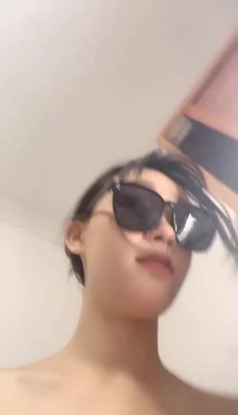 新人！正宗女神！奶子超大~【小萱阿】[6V 2.12G 百度盘]