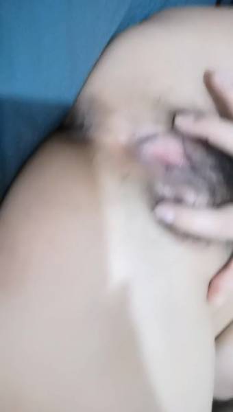 新人！美胸大学生 【眼里有星辰】脱衣服[1V 221M 百度云]