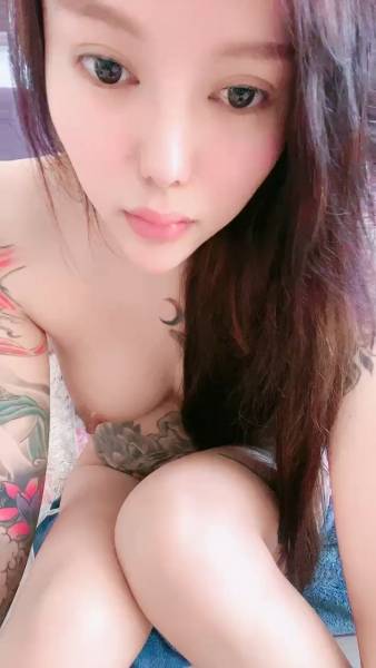 社会大姐全程露脸满身纹身洗澡刮逼毛给狼友[1V 621M 百度盘]