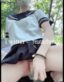 推特 Tu酱 极品福利姬 户外玩具紫薇潮吹喷射 注意行人 图 06
