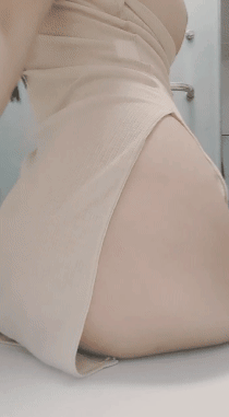 明星级女神下海 嗯哼a老师 绝色美乳黑丝蜜桃臀尺度大开 图 04