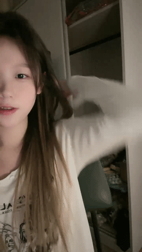 ❤♡美到窒息~姿色绝美~ 大一学生 扣逼逼里面哗啦啦的响 图 01