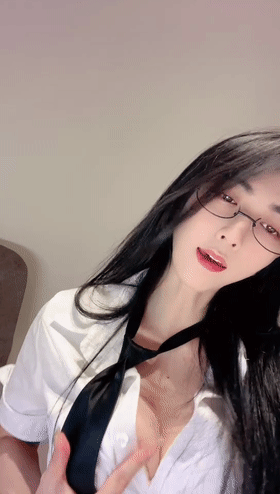 ❤♡撸友福音~瞬间性欲勃发~ 甜桃 勾引脱衣秀~隔空撸射 图 01