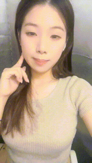 绿播女神下海!尺度突破~ 小贝贝不睡觉 首次道具自慰~爽 图 01