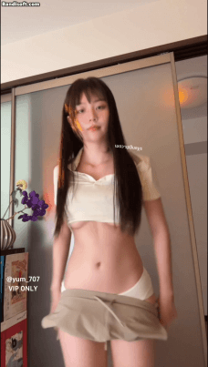 推特 yum_707/玉米 最新VIP专享 超顶脱衣裸舞 三屏骚舞 图 02