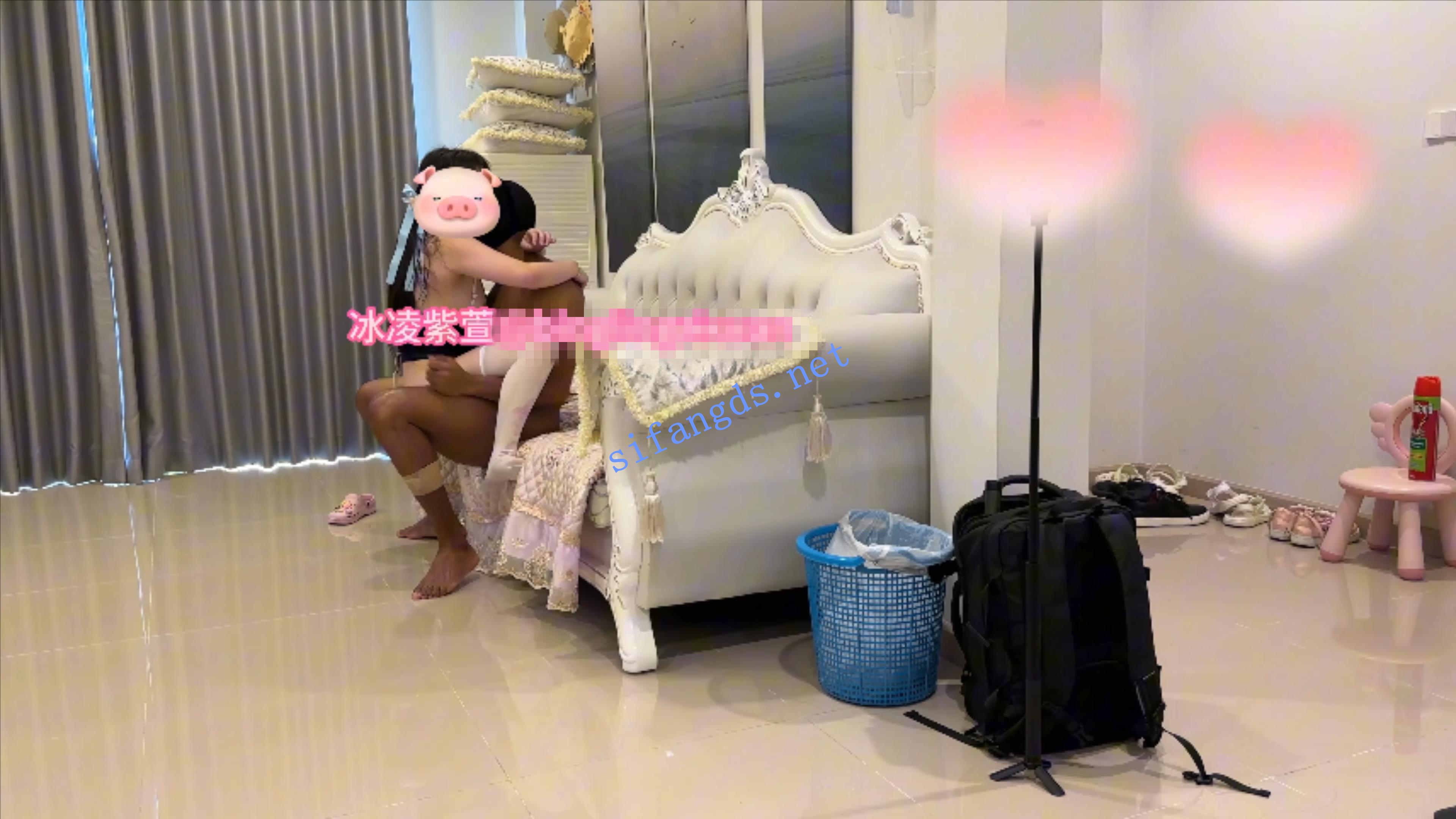 极品绿帽媚黑萝莉淫妻 冰凌紫萱 最新大老黑第三视角 图 02