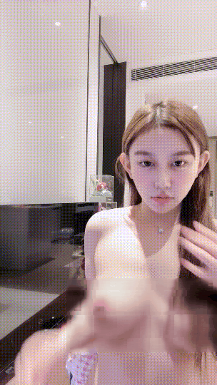⚜️顶级榨精女神 爱吃小蛋糕 道具自慰~胸型超正奶头粉! 图 01