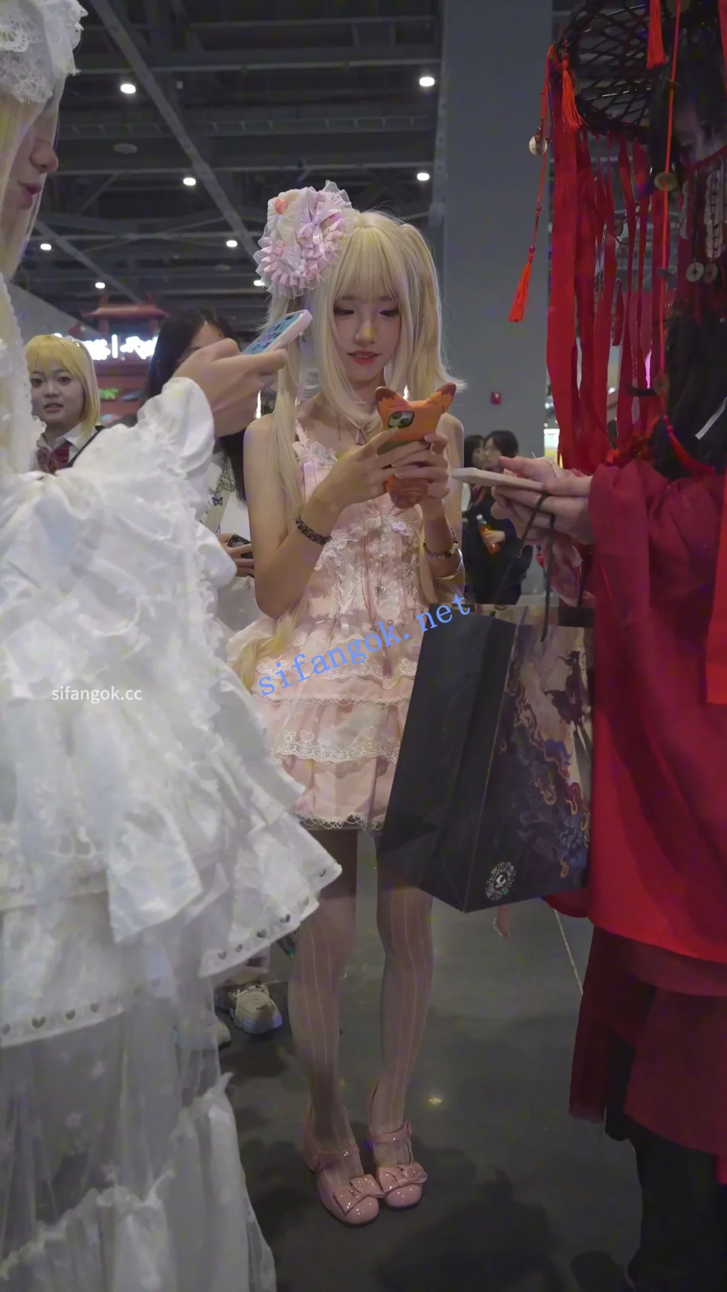 (BC-AA-672)两次CD服装展台模特小姐姐..花纹白丝前后拍