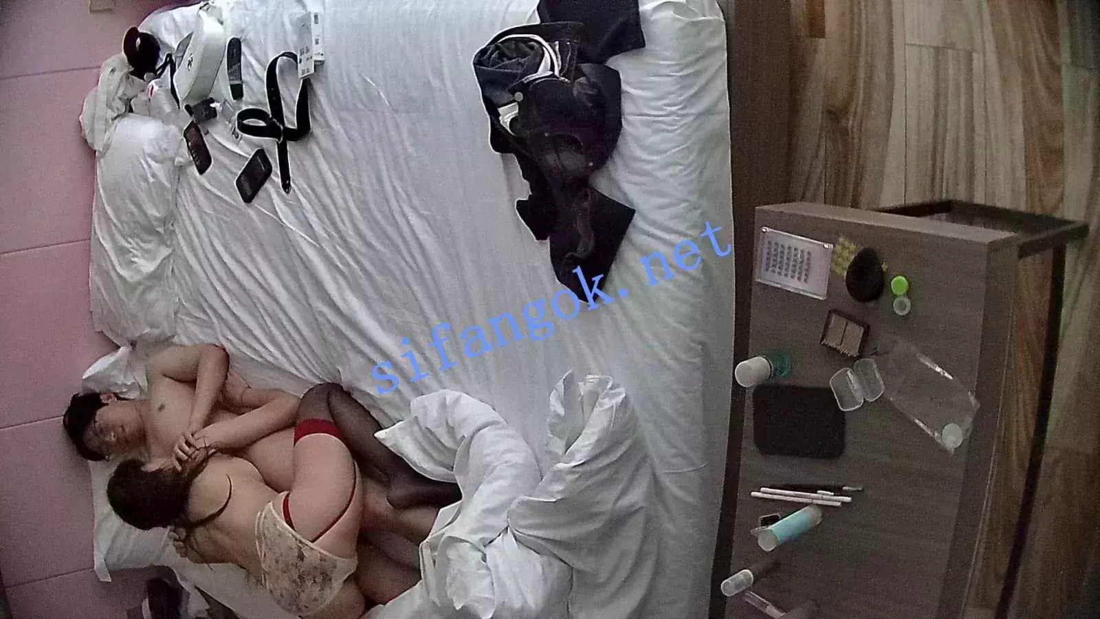 ❤️20260607❤️极品美女穿上黑丝被男友把内裤塞嘴里掐脖操 图 30