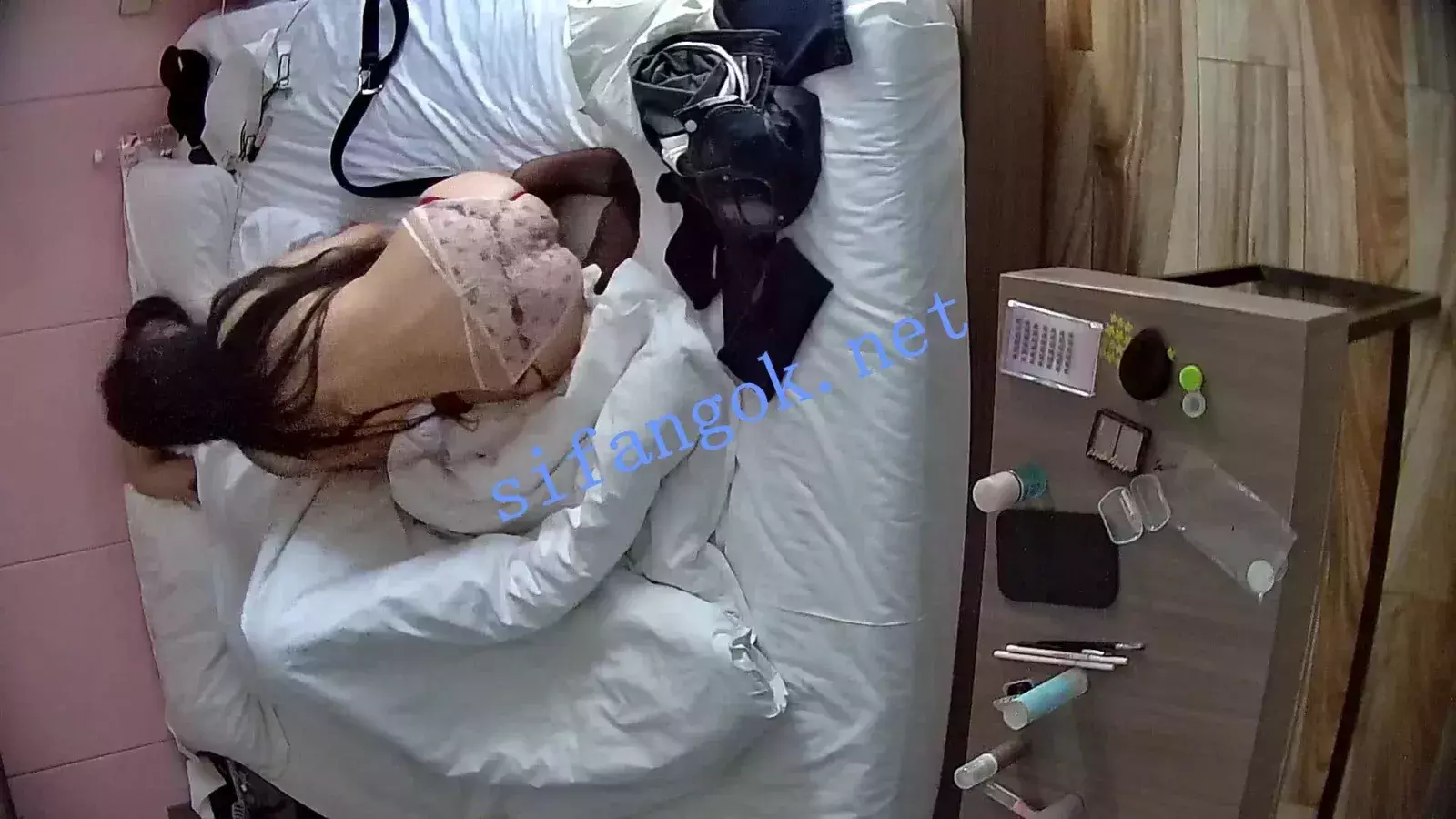 ❤️20260607❤️极品美女穿上黑丝被男友把内裤塞嘴里掐脖操 图 25