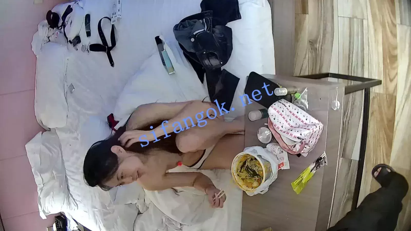 ❤️20260607❤️极品美女穿上黑丝被男友把内裤塞嘴里掐脖操 图 35