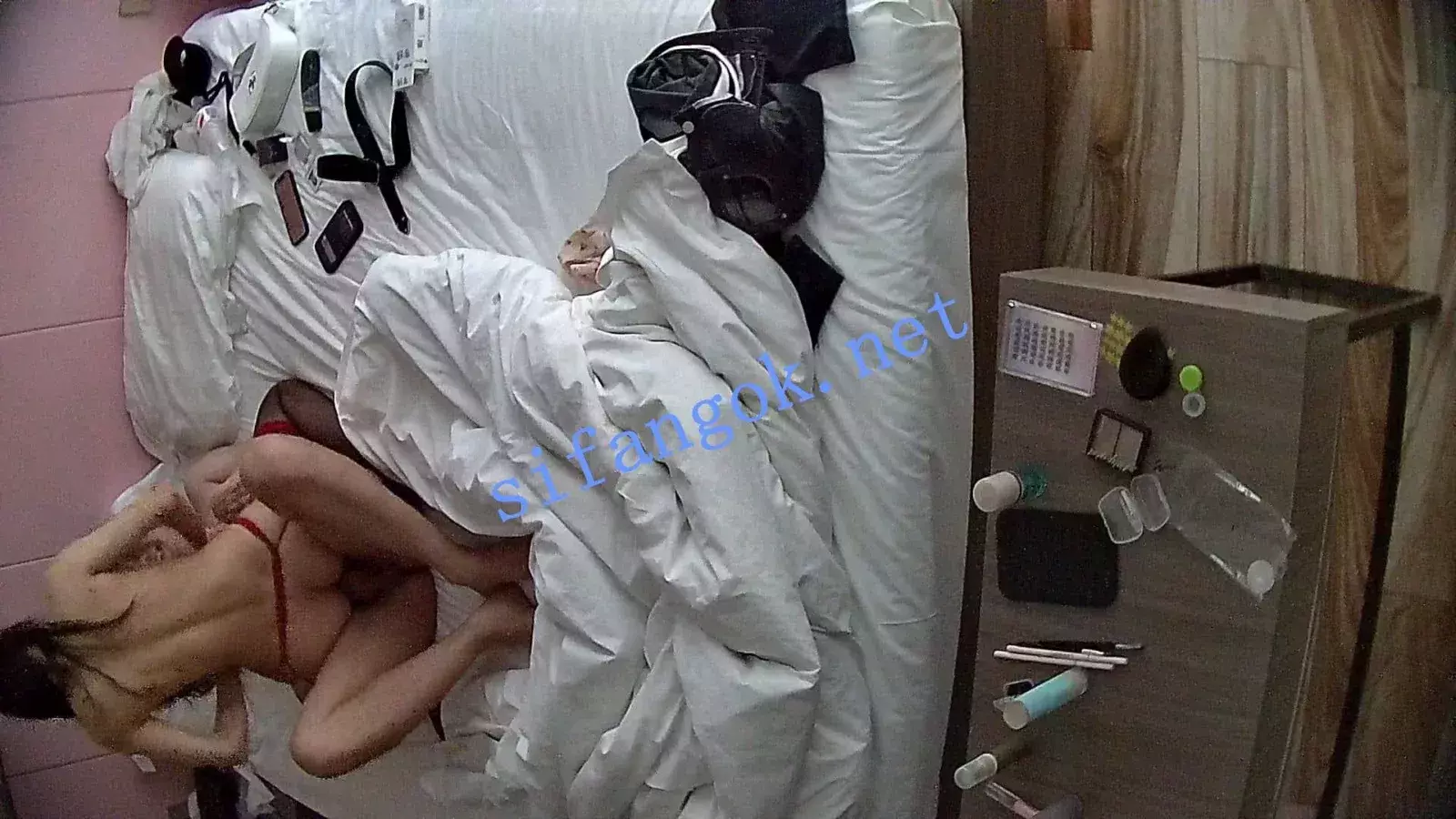 ❤️20260607❤️极品美女穿上黑丝被男友把内裤塞嘴里掐脖操 图 32