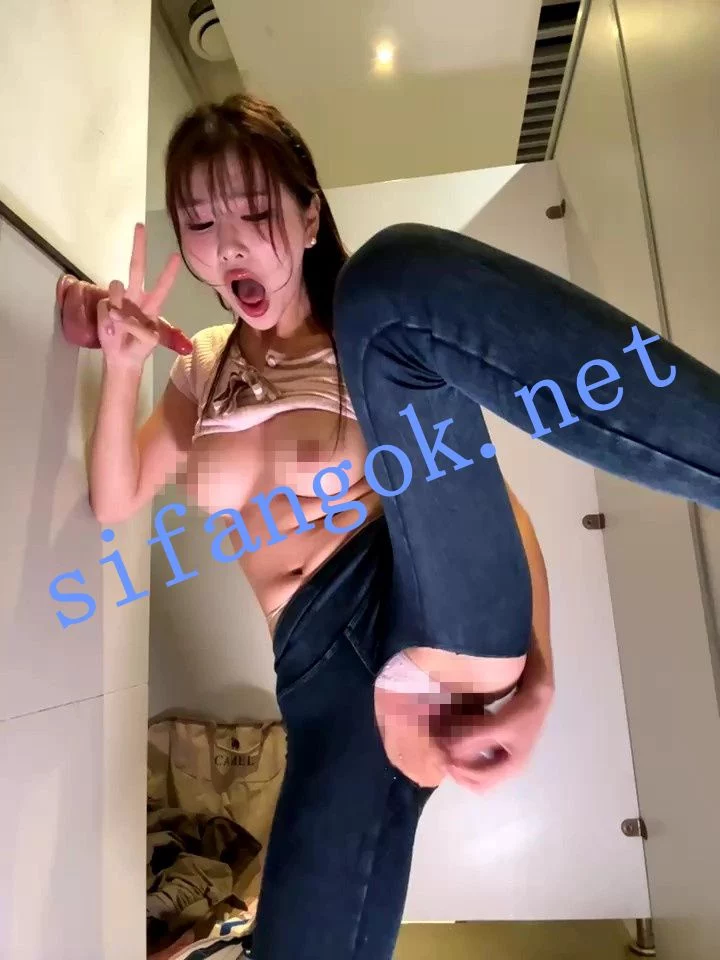 ☛ST开票 nidekikibabe 公共男厕开裆牛仔裤各种姿势抽插喷水 图 10