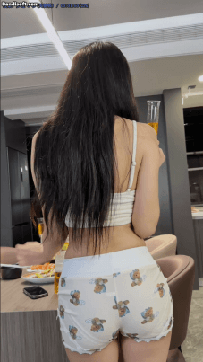 秀人网 王馨瑶 小厨娘 性感紫色蕾丝情趣吊带袜极限诱惑 图 02