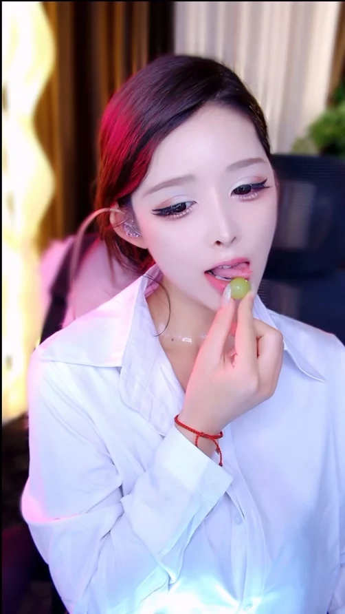 花椒 潇潇 颜值欲姐 上空透视抖奶漏内 歪一边漏毛12v#1 图 42