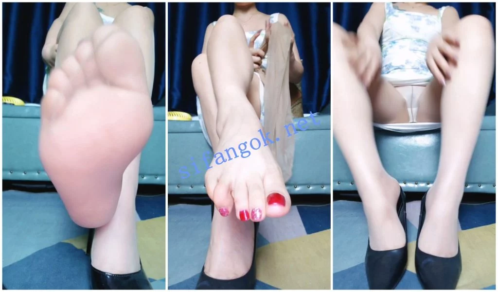 【易直播福利】多名御姐妹子丝足诱惑自慰裸舞【22V】【1.39G】